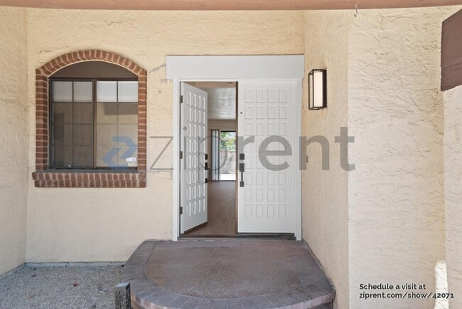Building Photo - 609 Los Pinos Ave