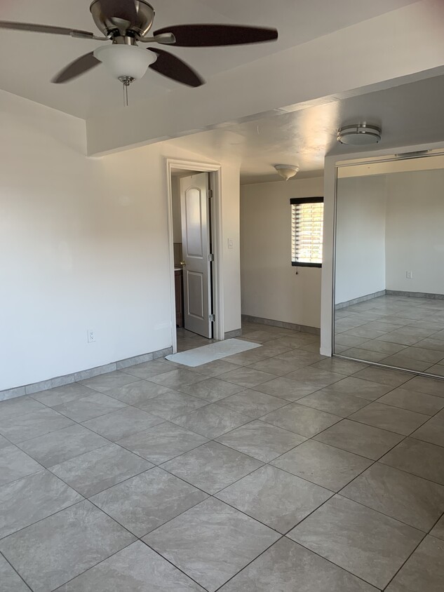 Room - 324 Elm St