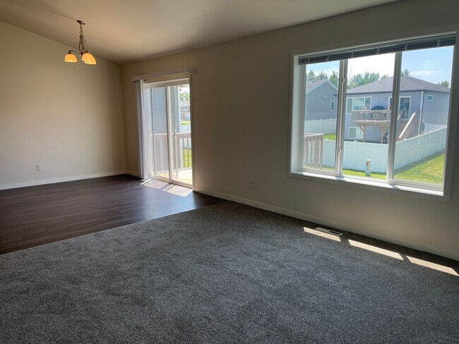 Foto del edificio - 3 Bed 3 Bath Single Family Home