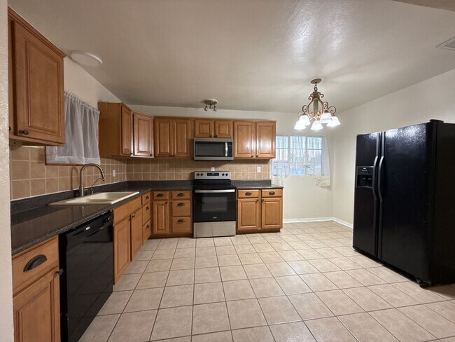 Foto del edificio - 3 bedroom/ 1 bath, No Bills Paid.