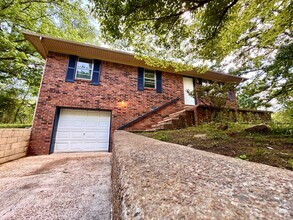 Building Photo - 430 Calvin Cir