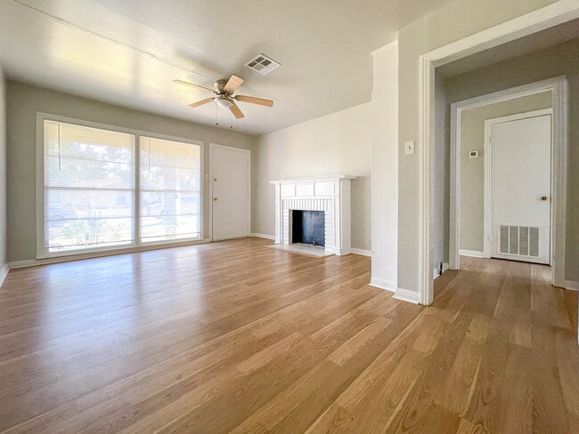 Foto del edificio - 3719 Parkwood St