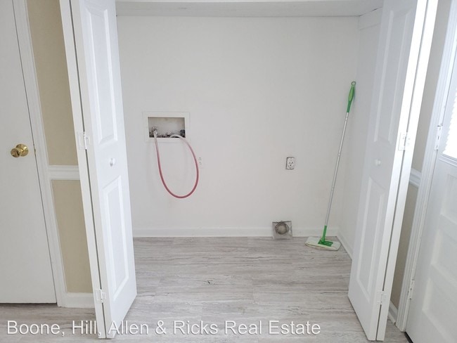 Building Photo - 3 br, 2 bath House - 2801 Meadowbrook Road