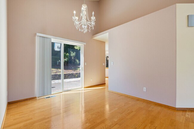 Building Photo - Sexton Mountain - 3 Bed, 2.5 Bath Home!