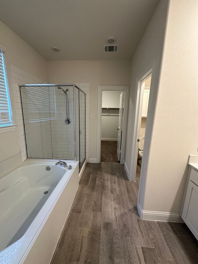 Building Photo - Charming 4BR House in Aubrey