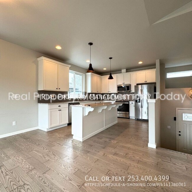 Foto del edificio - Large 4 bedroom home in Tacoma for rent!