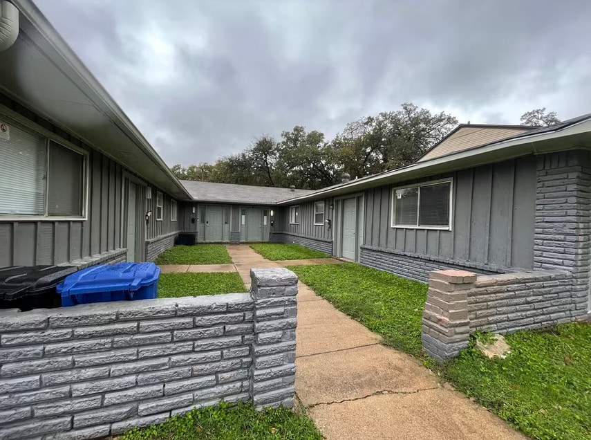 817 Bluebird Dr Unit 4, Irving, TX 75061 Room for Rent in Irving, TX