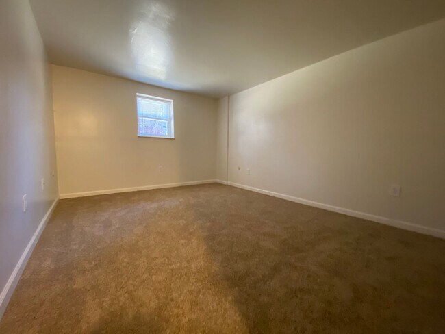 Foto del edificio - Fantastic North Hills 1 BR! Equipped Kitchen Including Dishwasher! Call TODAY!