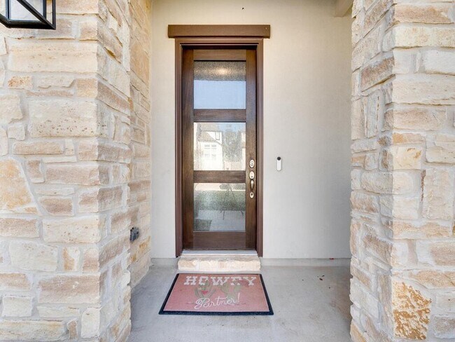 Building Photo - 721 Pinnacle View Dr