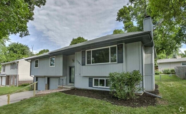 Building Photo - 10812 Taylor St
