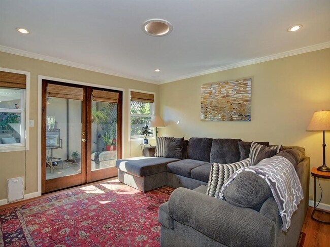 Building Photo - 3BD 2BA San Carlos Home, Fabulous Outdoor ...