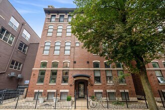 Building Photo - 930 W Dakin St