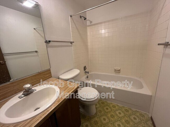 Foto del edificio - 2282 Stace St