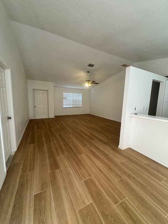 Foto del edificio - Charming 3/2 Home with open floor plan.