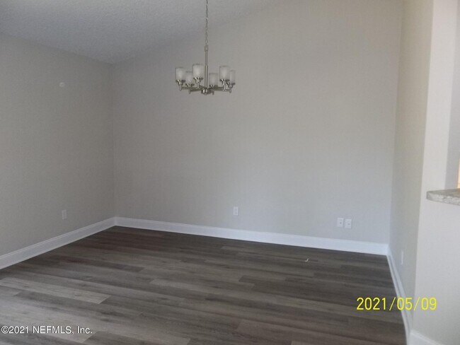 Foto del edificio - 8072 Kilwinning Ln