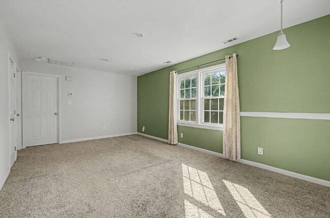 Building Photo - 2-Bedroom Condo Retreat in the Heart of Cary!