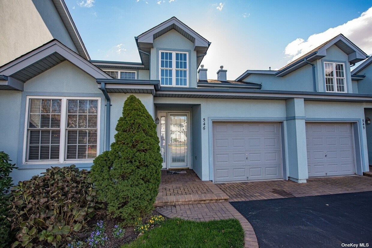 546 Bardini Dr, Melville, NY 11747 Condo for Rent in Melville, NY