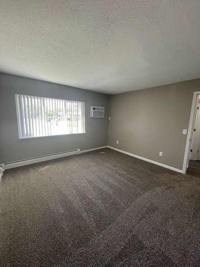 Building Photo - 3838 W Sylvania Ave 201 Toledo, OH 43623