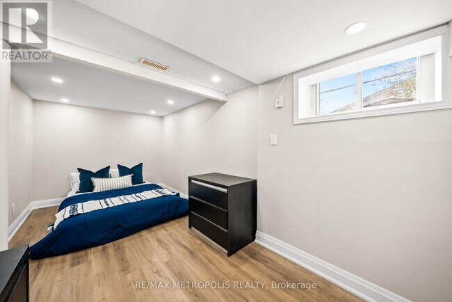 Photo du bâtiment - 48 Billingsgate Crescent