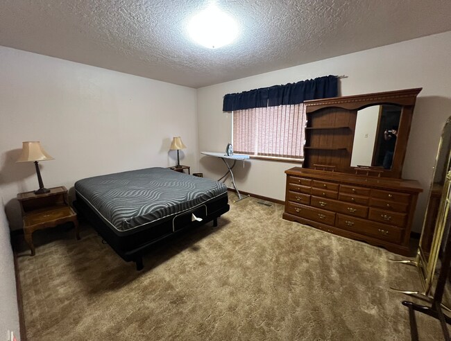 Foto del edificio - 909 W Firwood St