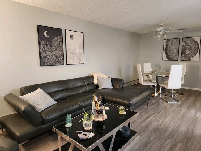 Foto del edificio - 14 Parkside Ct