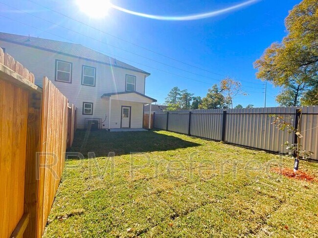 Foto del edificio - 8319 Tidwell Rd