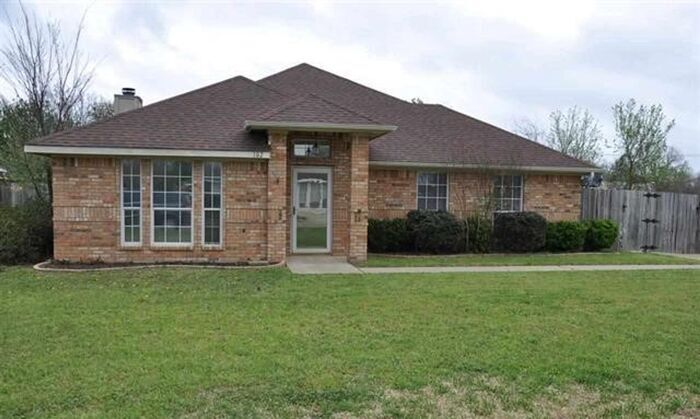 Primary Photo - Available Sooner if Needed ! Spacious 4 Be...