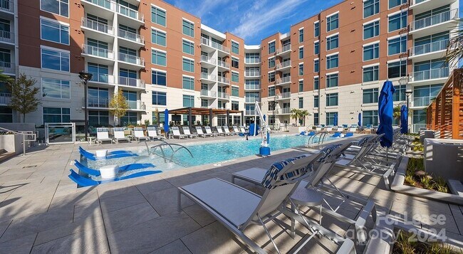 Foto del edificio - 4425 Sharon Rd