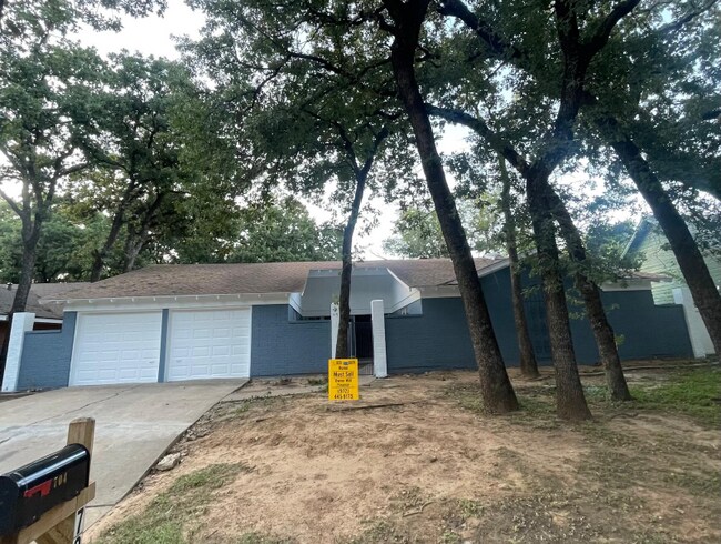 Foto del edificio - 704 W Pleasantview Dr