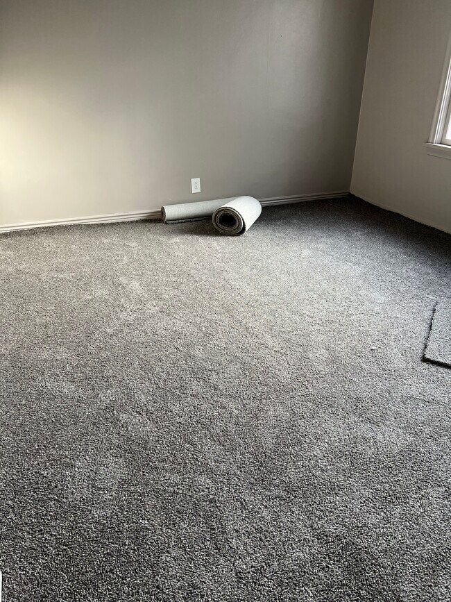 Foto del edificio - 2401 Van Buren Ave