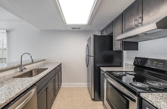 Building Photo - Royal Dutch Townhomes