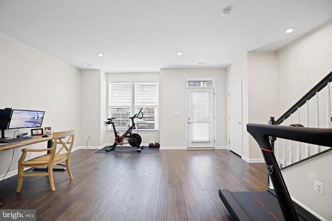 Foto del edificio - 22255 Sims Terrace