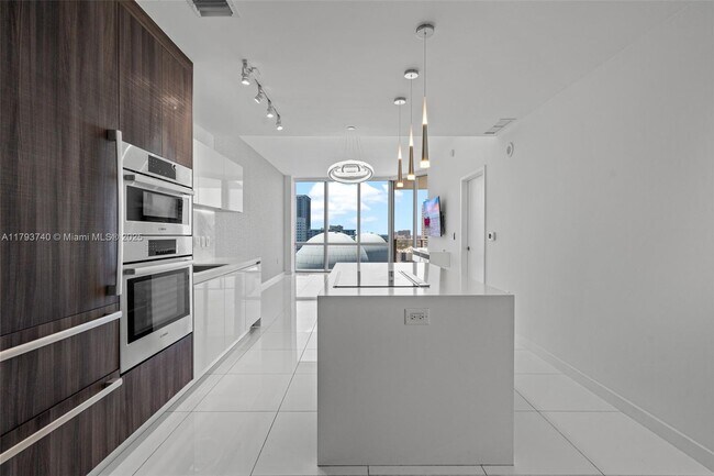 Foto del edificio - 851 NE 1st Ave