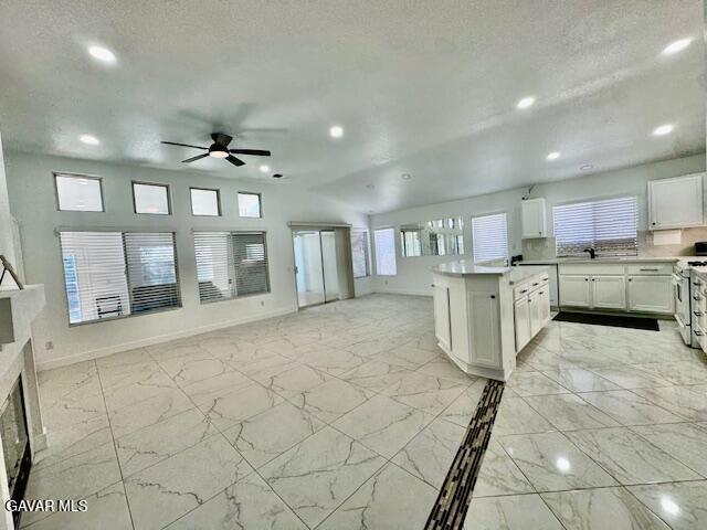 Building Photo - 44543 Overland Ave
