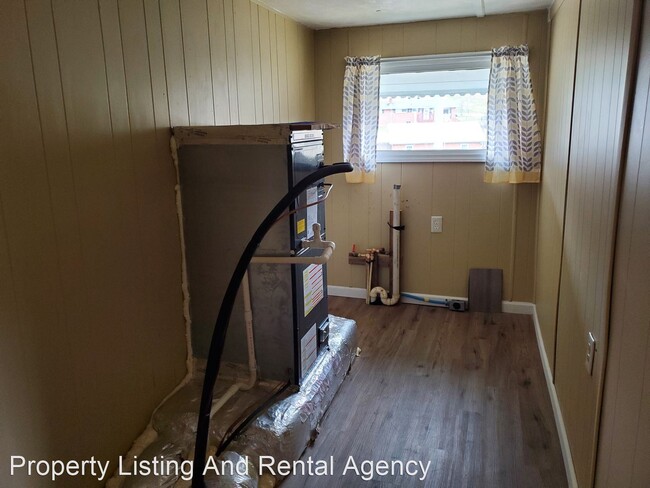 Building Photo - 2 br, 1 bath House - 715 1/2 Dinsmore Street