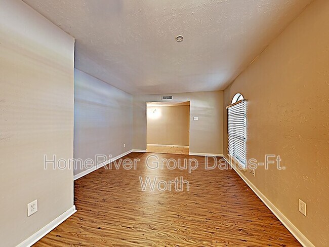 Foto del edificio - 5117 Bartlett Dr