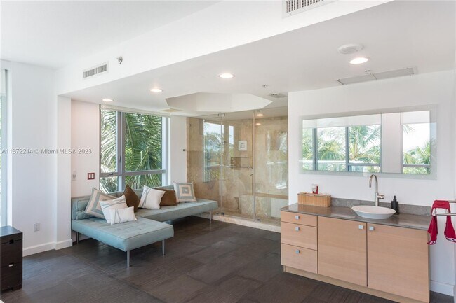 Foto del edificio - 3801 Collins Ave
