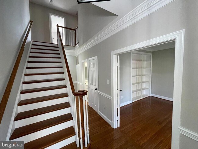 Building Photo - 9440 Flowerden Ln
