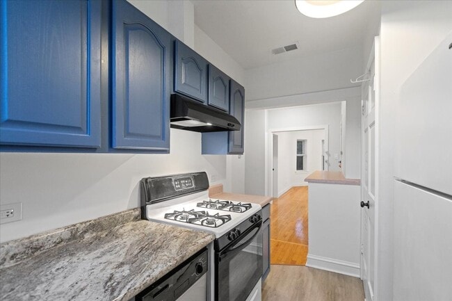 Building Photo - 4055 N Spaulding Ave