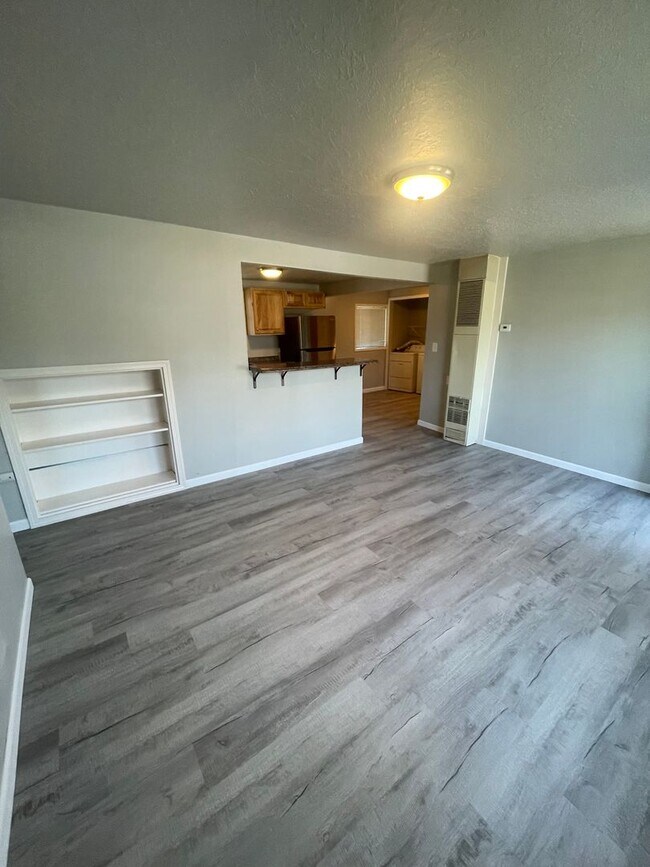 Foto del edificio - Conveniently located two bedroom home with fresh updates!