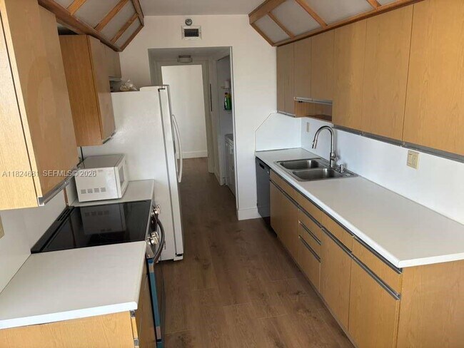 Foto del edificio - 19355 Turnberry Way