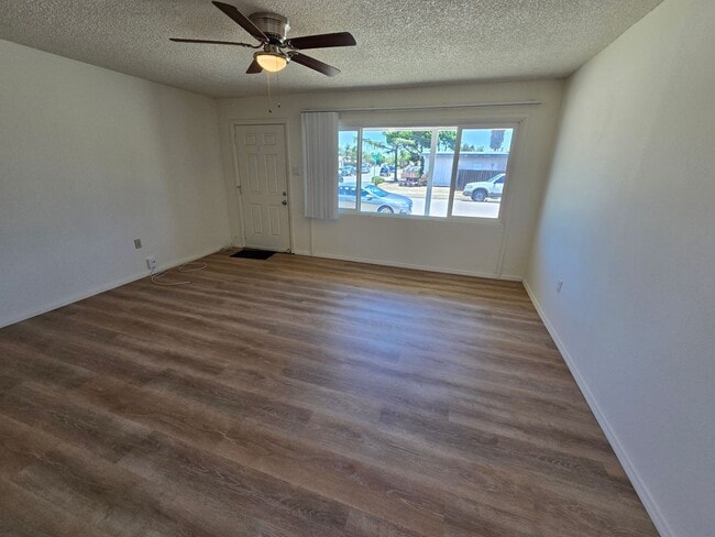 Foto del edificio - Clairemont  3br, 1 ba. Detached Home.