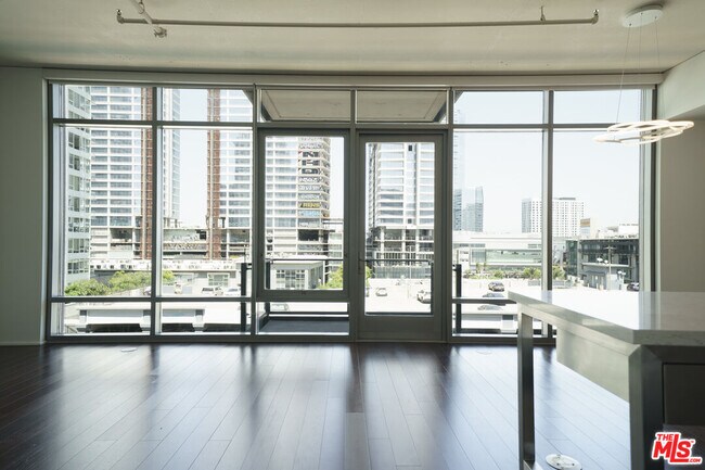 Foto del edificio - 1100 S Hope St