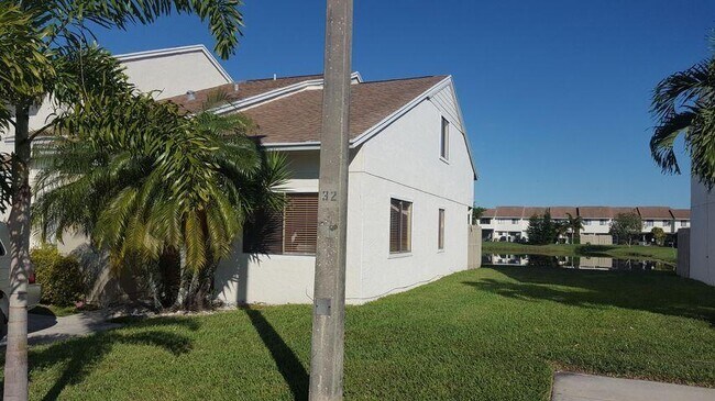 Building Photo - 3001 Poolside Dr