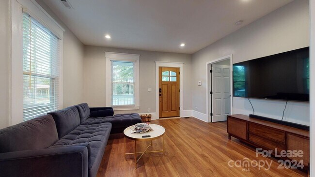 Foto del edificio - 3420 Holt St