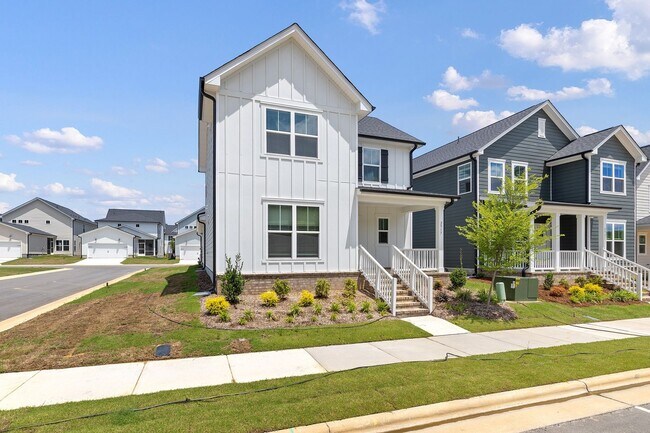 Foto del edificio - First-Floor Primary + Resort-Style Amenities in Saunders Farm!