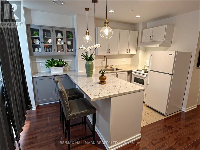 Photo du bâtiment - 266-266 Avenue Rd