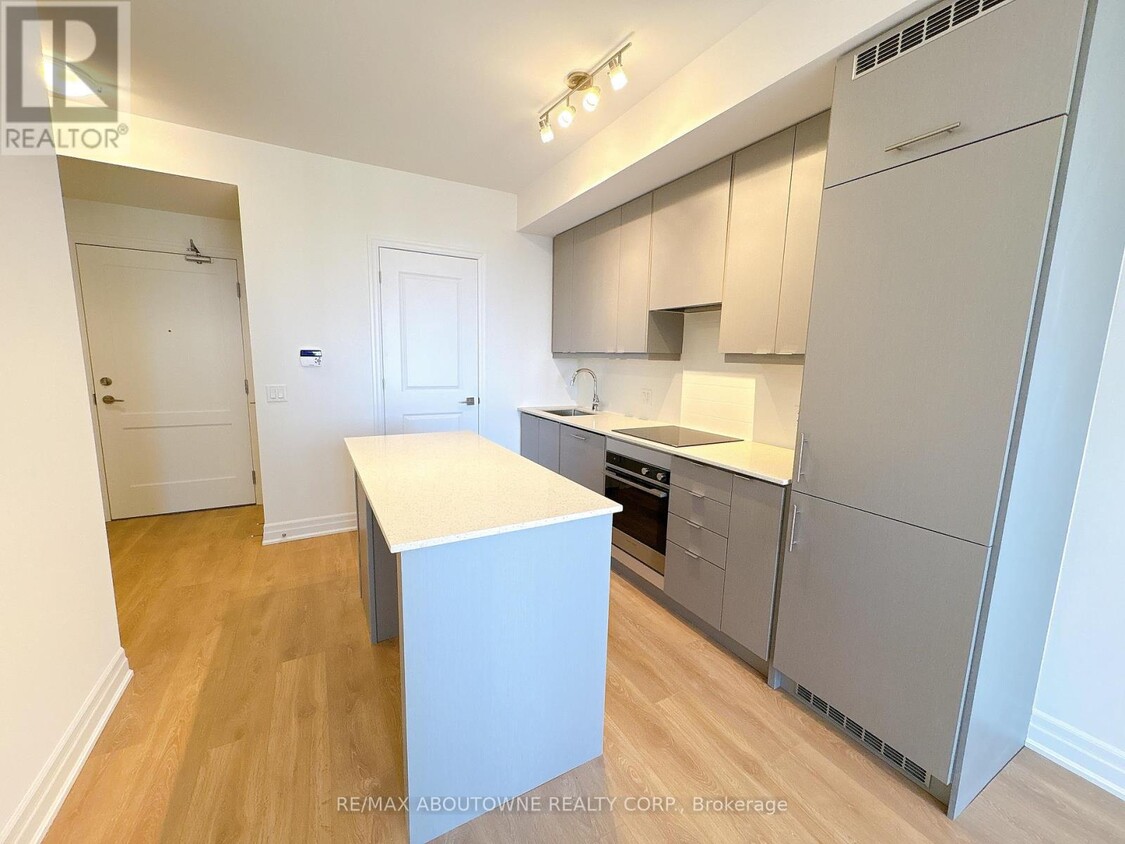Photo principale - 30-2430 Elm Dr W