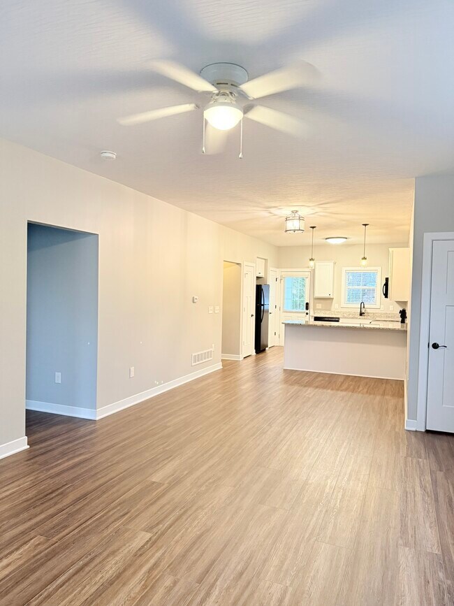 sala de estar/cocina - 45 N Otterbein Ave