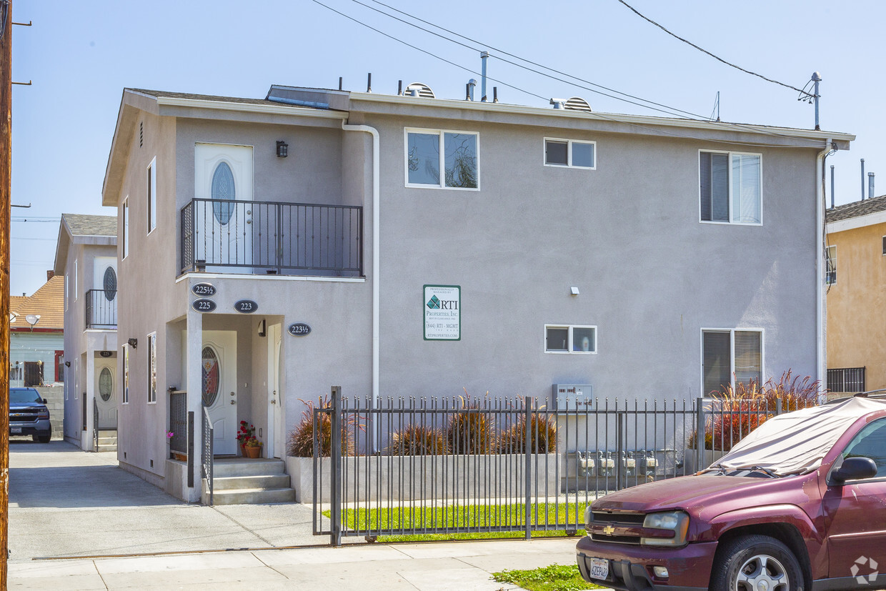 Primary Photo - 223 E 30th St